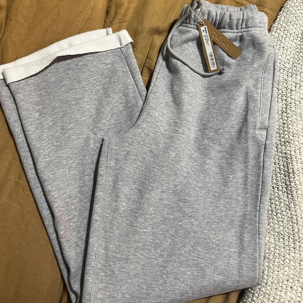 Skims classic straight leg sweatpants NWT